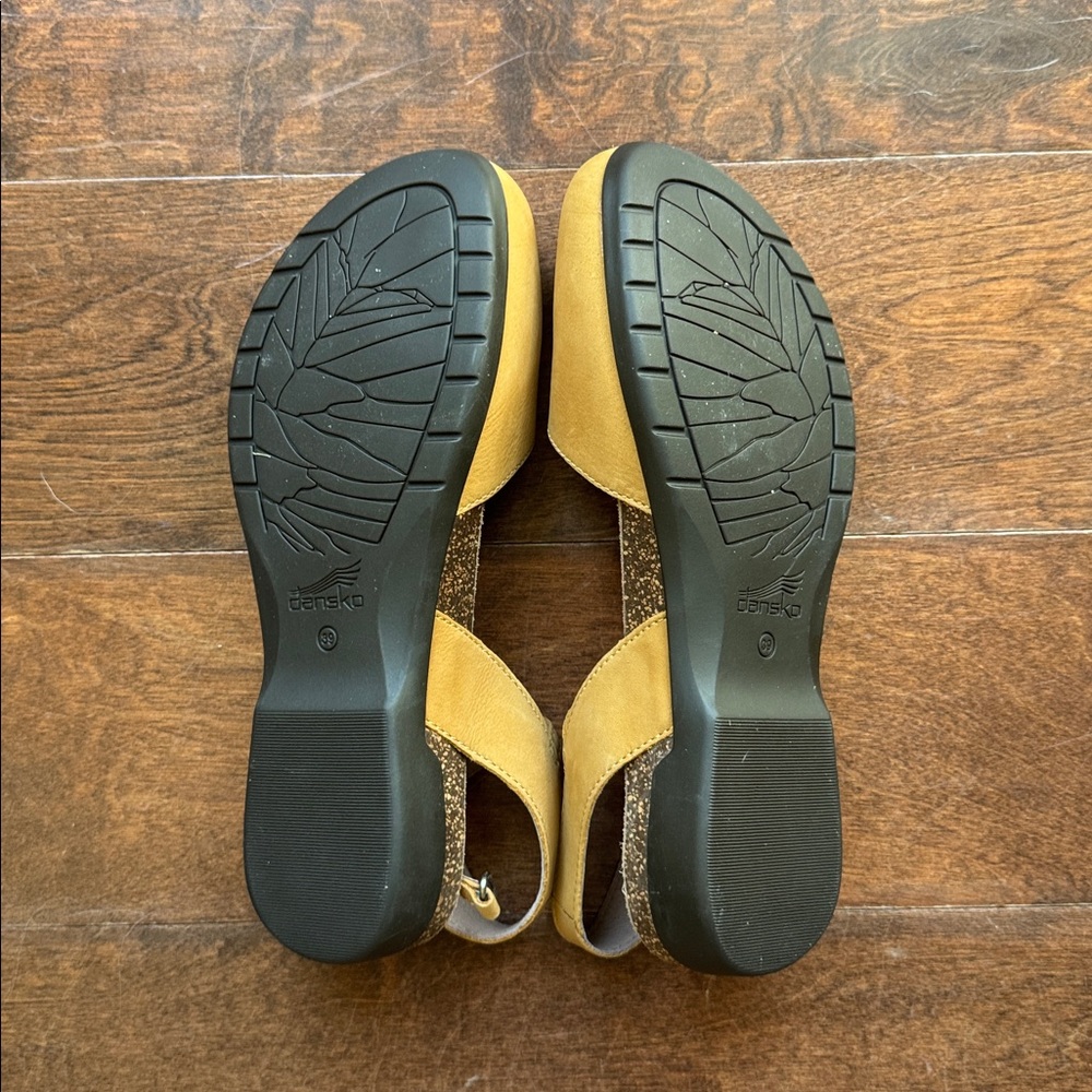 Dansko Mustard Yellow brand new size 39 - Picture 3 of 3